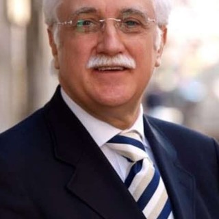 Nella foto: il Professor Giorgio Calabrese, medico e dietologo torinese, noto anche per interviste tv. In gallery: le magliette e i manifesti dell'evento