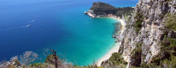 L’allarme di Finale Ligure Viva: “Punta Crena tra fenomeni franosi e atti di vandalismo” L’allarme di Finale Ligure Viva: “Punta Crena tra fenomeni franosi e atti di vandalismo”