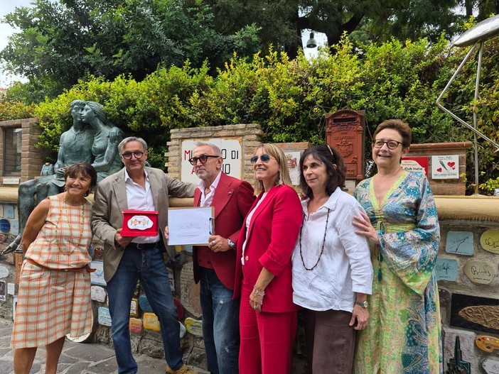 Il Muretto di Alassio accoglie Bruno Barbieri: anche lo chef tra le firme celebri Il Muretto di Alassio accoglie Bruno Barbieri: anche lo chef tra le firme celebri