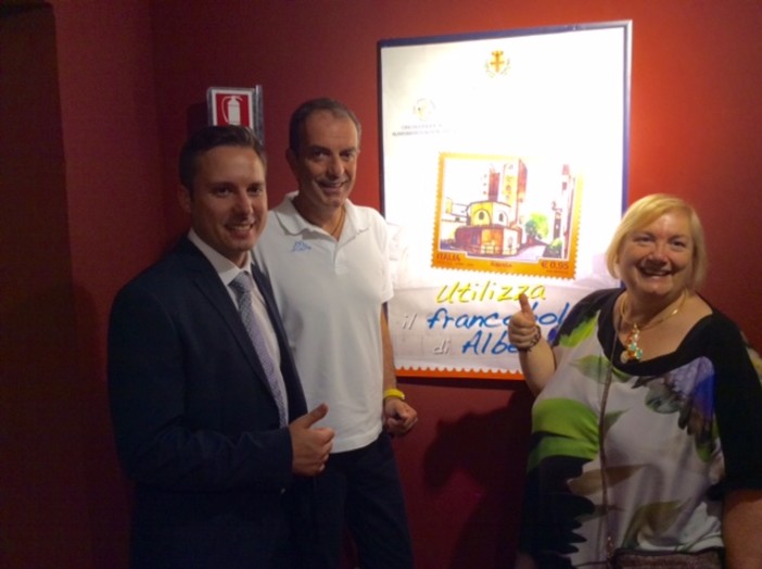 Presentato il francobollo dedicato alla città di Albenga Presentato il francobollo dedicato alla città di Albenga