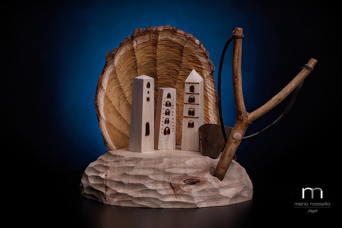 Il Premio "Fionda di Legno" (foto di Mario Rossello tratta dalla pagina Facebook dell'evento)