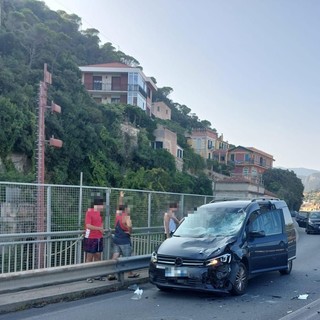 Finale, schianto moto-auto sulla Sp 490: centauro in codice rosso al Santa Corona, traffico in tilt