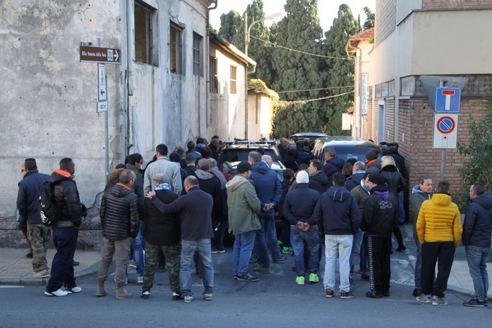 Una folla commossa per l'ultimo addio a Christian Dal Monte Una folla commossa per l'ultimo addio a Christian Dal Monte