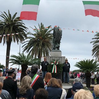 Loano celebra il 25 Aprile in piazza Italia