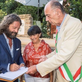 Ci sarà anche la firma "preziosa" di Guido Damiani sul muretto di Alassio