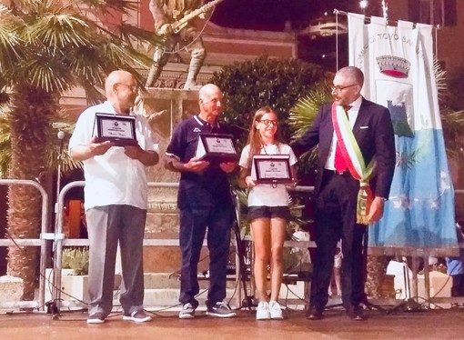 Tovo San Giacomo in festa per il "Giacomino d'oro": ieri sera le premiazioni in piazza Don Zunino