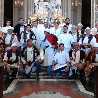 La confraternita Porta Cristos, dall'Argentina in visita in Liguria La confraternita Porta Cristos, dall'Argentina in visita in Liguria