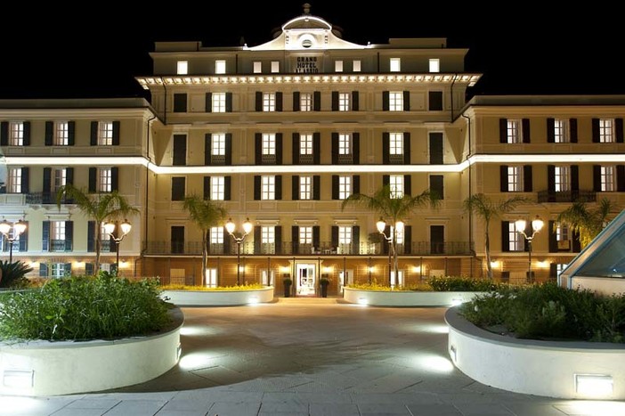 Ultimo beach party di agosto al Grand Hotel Alassio Ultimo beach party di agosto al Grand Hotel Alassio