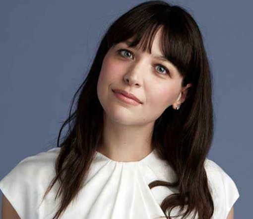 La  nota scrittrice Alessia Gazzola tra Albenga e Savona