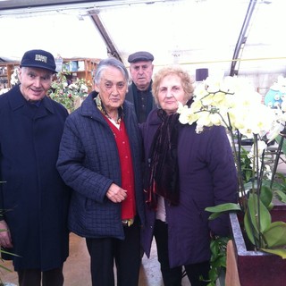 Gli ospiti della residenza "Sereni Orizzonti - G. Natale" di Alassio tra i colori e profumi dei vivai floricoli di Albenga