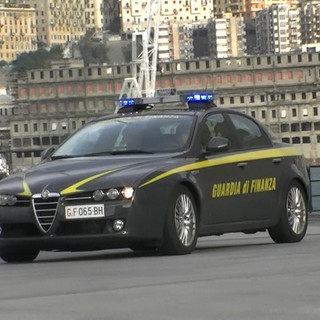 Maxisequestro di prodotti contraffatti da parte della Guardia di Finanza di Genova