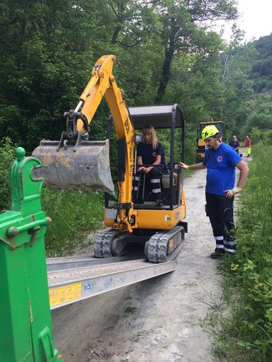 Cengio, la Protezione civile mette in sicurezza la pista ciclabile Cengio, la Protezione civile mette in sicurezza la pista ciclabile