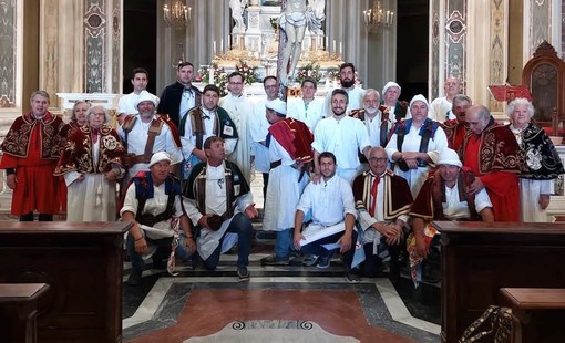 La confraternita Porta Cristos, dall'Argentina in visita in Liguria La confraternita Porta Cristos, dall'Argentina in visita in Liguria