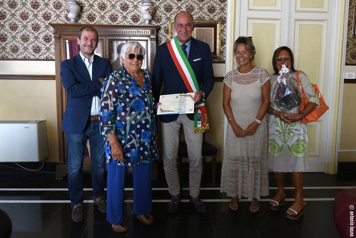 Amalia Provvisiero da 53 anni innamorata di Alassio Amalia Provvisiero da 53 anni innamorata di Alassio