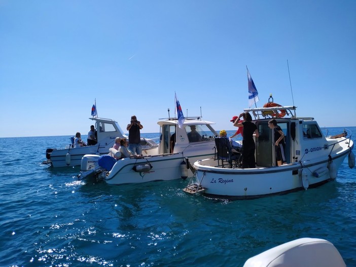 Gita in barca sulle imbarcazioni di Assonautica per gli ospiti della residenza protetta "SS Nicolò e Giuseppe" di Albisola