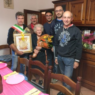 Giusvalla, 'nonna' Armanda Pizzorno spegne 106 candeline (FOTO)