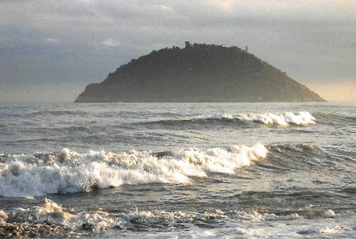 Imbarcazione in avaria soccorsa al largo della Gallinara