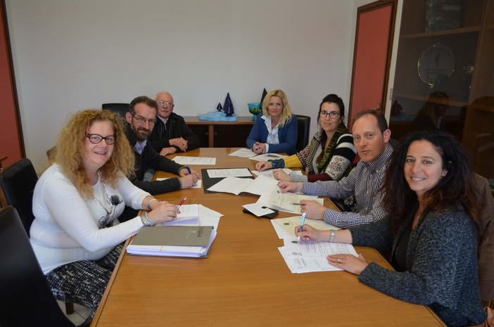 Gara affidamento ai privati dei rifiuti nel comprensorio Valmerula e Montarosio, contrarie le organizzazioni sindacali Gara affidamento ai privati dei rifiuti nel comprensorio Valmerula e Montarosio, contrarie le organizzazioni sindacali