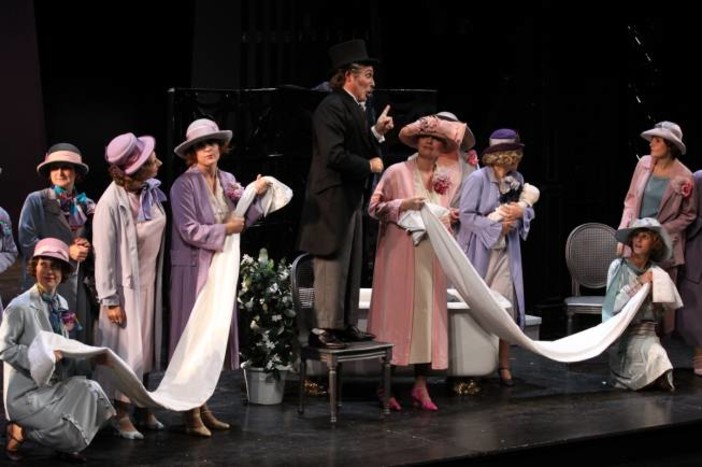 "Sul cappello..." l'Opera Giocosa alla Ubik "Sul cappello..." l'Opera Giocosa alla Ubik