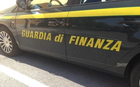 Evasione totale per un noto P.R. della movida ponentina: nascosti al Fisco 860mila euro
