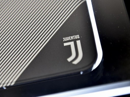 Operazione "Falsariga": 90 mila gadget taroccati della Juventus in un container Operazione "Falsariga": 90 mila gadget taroccati della Juventus in un container