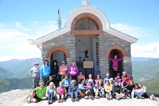 (Nella foto il gruppo Trekking Ceriale sulla vetta del Monte Carmo, 1400 Mt., primavera 2017) (Nella foto il gruppo Trekking Ceriale sulla vetta del Monte Carmo, 1400 Mt., primavera 2017)