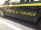 Magliette contraffatte in vendita all'Ipercoop di Albenga: blitz della guardia di finanza