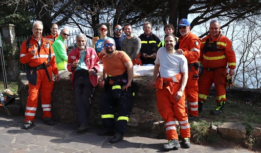 I volontari del Gruppo Comunale di Protezione Civile di Alassio e la Squadra AIB del Comune di Laigueglia in azione per una linea tagliafuoco in collina