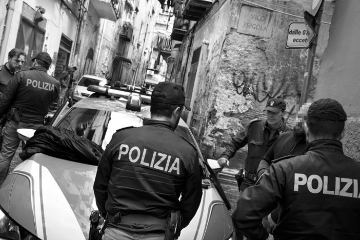 Paolo Pellegrin firma il calendario della Polizia di Stato 2020 Paolo Pellegrin firma il calendario della Polizia di Stato 2020