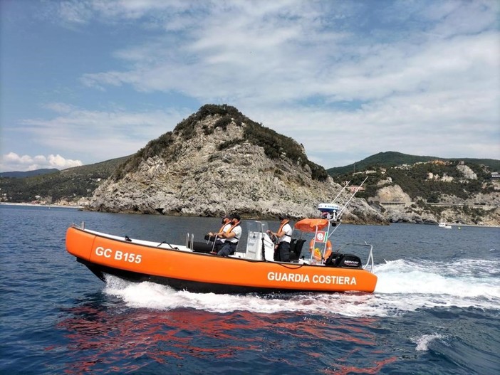 Operazione “Mare sicuro”: la Capitaneria di Porto di Savona impegnata su tutto il litorale savonese Operazione “Mare sicuro”: la Capitaneria di Porto di Savona impegnata su tutto il litorale savonese