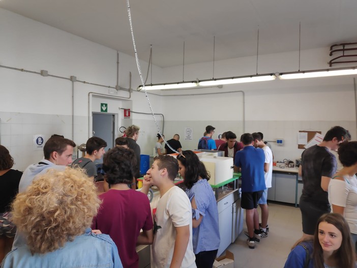 Savona, riprendono gli incontri pomeridiani con i Giovani per la Scienza Savona, riprendono gli incontri pomeridiani con i Giovani per la Scienza