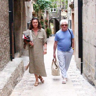 Paola Gassman e Ugo Pagliai nei vicoli di Verezzi (Foto Silvio Fasano)