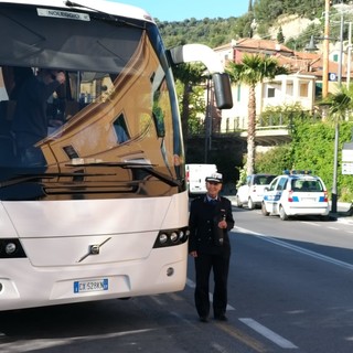 Gite scolastiche sicure a Laigueglia: oggi i ragazzi delle medie sono partiti  con i preventivi controlli della Polizia Locale