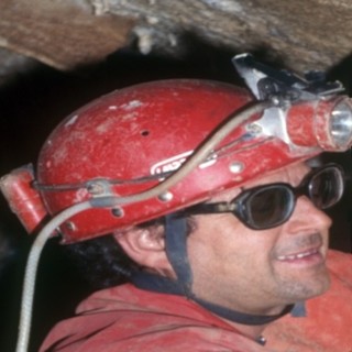 Giorgio Dal Bo nel 1987, nel corso dell’esplorazione del Buranco di Bardineto