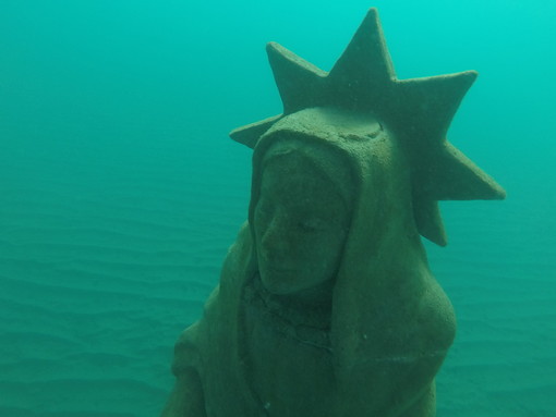 Presepe degli Abissi di Albisola.  Ad un mese dalla posa, statue intatte nonostante le mareggiate: "É solo l'inizio" (FOTO)