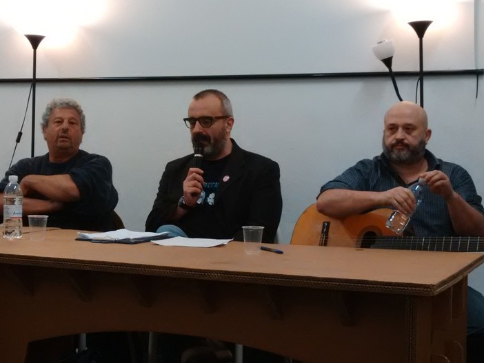 Bracali e Geddo raccontano ad Albenga “La seconda vita” dei loro personaggi un po’ “Alieni” (FOTO) Bracali e Geddo raccontano ad Albenga “La seconda vita” dei loro personaggi un po’ “Alieni” (FOTO)