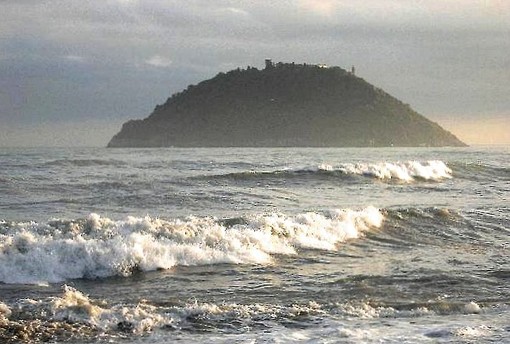 Imbarcazione in avaria soccorsa al largo della Gallinara