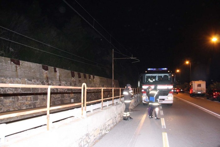 Savona, maltempo: frana lungo l'Aurelia, traffico rallentato Savona, maltempo: frana lungo l'Aurelia, traffico rallentato