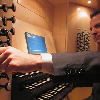 Gianluca Cagnani suona l'organo del Duomo di Savona Gianluca Cagnani suona l'organo del Duomo di Savona