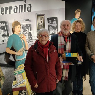 Cairo, l'artista valbormidese Giorgio Viano dona un "rullino P30" al Ferrania Film Museum Cairo, l'artista valbormidese Giorgio Viano dona un "rullino P30" al Ferrania Film Museum