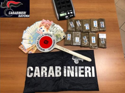 Savona, un kg di hashish nascosto nell'auto: 68enne arrestato dai carabinieri Savona, un kg di hashish nascosto nell'auto: 68enne arrestato dai carabinieri