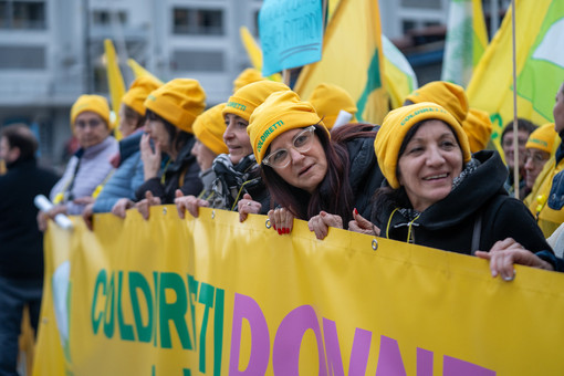 8 marzo: le imprenditrici agricole portano le mimose nelle RSA