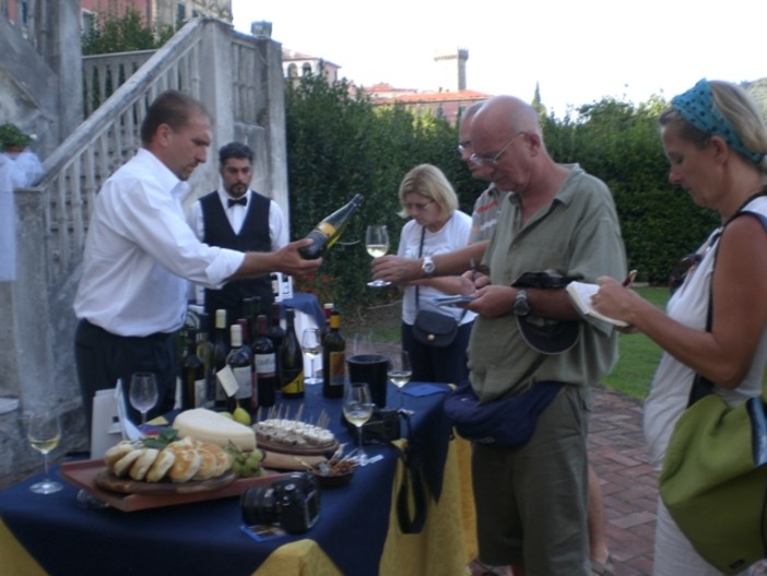Turismo Liguria, non si vive di solo social: clamoroso il successo sui media tradizionali