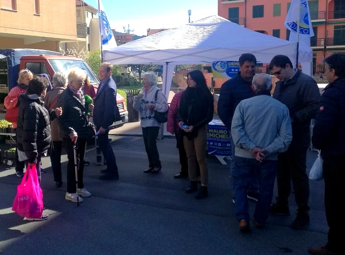 Andora, gazebo Demichelis sindaco: “Contatto diretto con il territorio, per ascoltare gli andoresi”