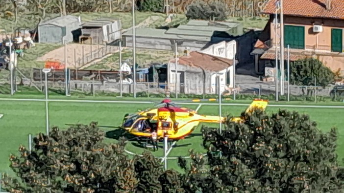 Biker cade su un sentiero a Orco Feglino, portato in codice giallo all'ospedale Santa Corona Biker cade su un sentiero a Orco Feglino, portato in codice giallo all'ospedale Santa Corona