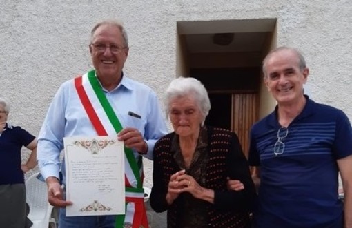 Bormida festeggia i 100 anni di Giovannina Vignolo, il sindaco: “Una giornata speciale”