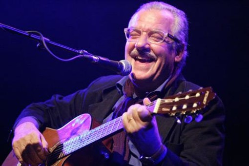 Parole e musica con il cantautore Giorgio Conte e presentazione del libro “Un trattore arancio”. Parole e musica con il cantautore Giorgio Conte e presentazione del libro “Un trattore arancio”.