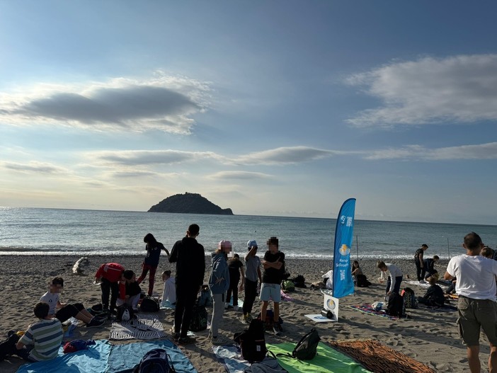 Studenti torinesi alla scoperta dei fondali della Gallinara con il progetto &quot;A Message in a Bottle&quot;