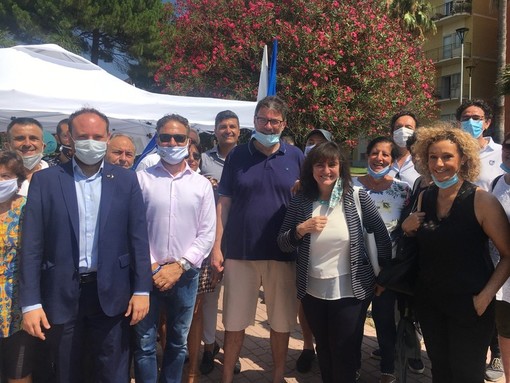 La Lega inizia da San Bartolomeo al Mare la campagna elettorale. Pieno sostegno a Toti. Il vice segretario Giorgetti: "Ha lavorato bene" (FOTO e VIDEO)