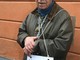 Albenga: pensionato si incatena davanti al Comune